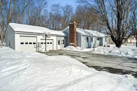21 Regina Dr, Leominster, MA 01453