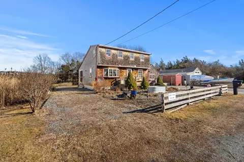 123 Jeffreys Neck Rd, Ipswich, MA 01938