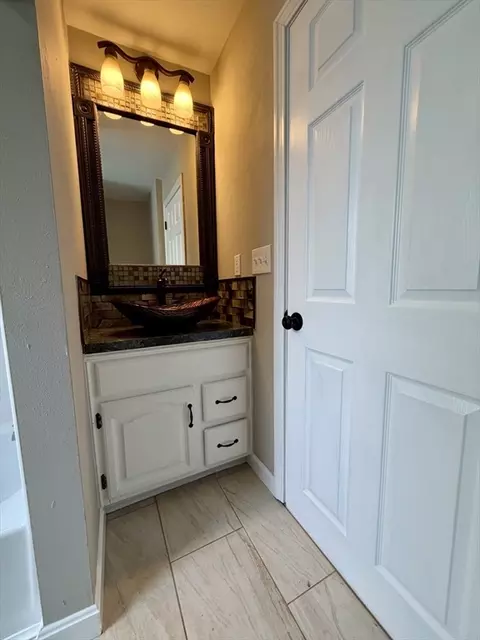 Bath - 229 Franklin St, Fall River, MA 02720 photo 2 of 3