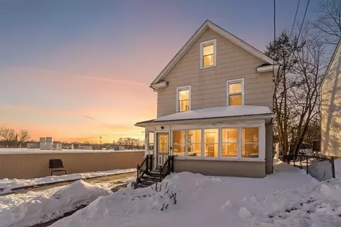 23 Jackson St, Chicopee, MA 01020