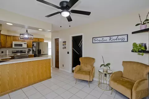 23 Jackson St, Chicopee, MA 01020 photo 5