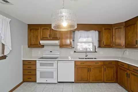 35 Mount Vernon Rd, Chicopee, MA 01013 photo 4