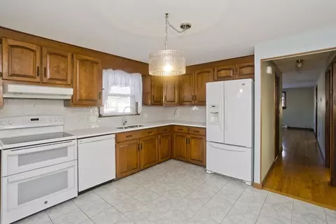 35 Mount Vernon Rd, Chicopee, MA 01013 photo 5