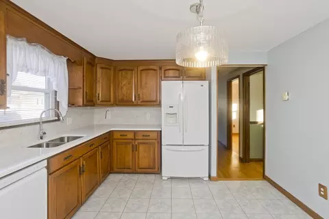 35 Mount Vernon Rd, Chicopee, MA 01013 photo 3