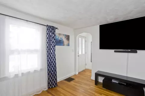 70 Chateaugay St, Chicopee, MA 01020 photo 9