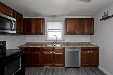 70 Chateaugay St, Chicopee, MA 01020 photo 2