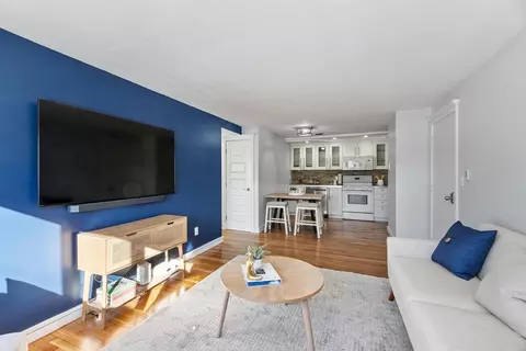 Living - 34 Bayview Ter #5, Danvers, MA 01923 photo 4 of 7