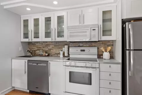 Kitchen - 34 Bayview Ter #5, Danvers, MA 01923 photo 3 of 7