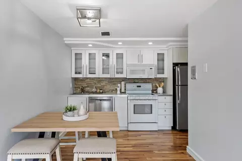 Kitchen - 34 Bayview Ter #5, Danvers, MA 01923 photo 4 of 7