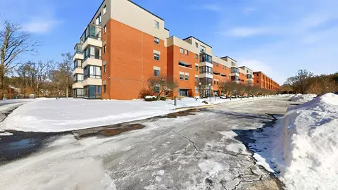 96 Old Colony Ave #212, Taunton, MA 02718