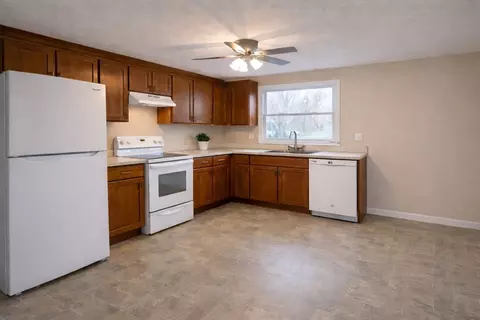 22 Maple Ave, Danvers, MA 01923 photo 2