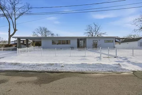 27 Kane St, Fall River, MA 02720