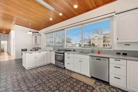 27 Kane St, Fall River, MA 02720 photo 8