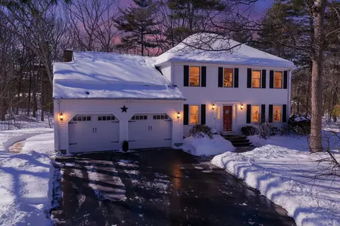 8 Liberty Rd, Medway, MA 02053