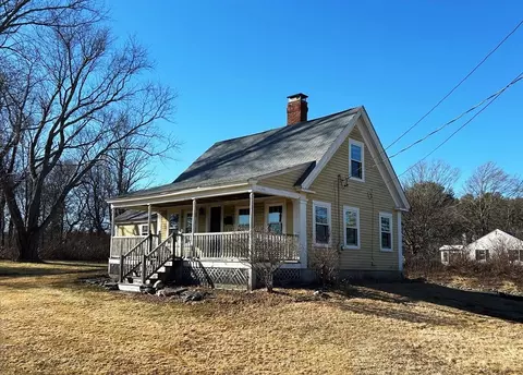 8 Washington St, Mendon, MA 01756
