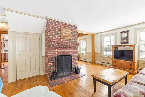 8 Washington St, Mendon, MA 01756 photo 5