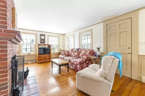 8 Washington St, Mendon, MA 01756 photo 6