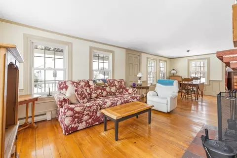 8 Washington St, Mendon, MA 01756 photo 3