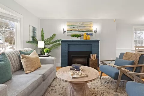 Living - 50 Forest St, Reading, MA 01867 photo 2 of 5