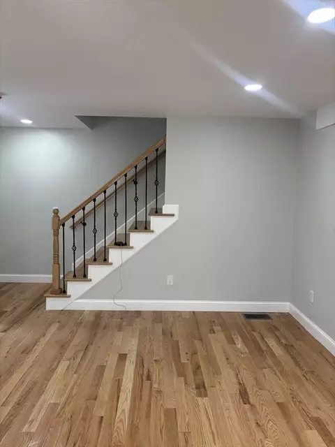 Living - 106 Almira, Springfield, MA 01119 photo 4 of 5
