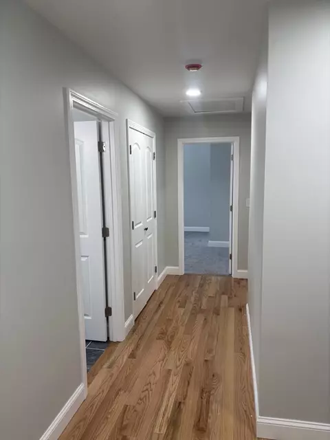 Entry Way - 106 Almira, Springfield, MA 01119 photo 2 of 4