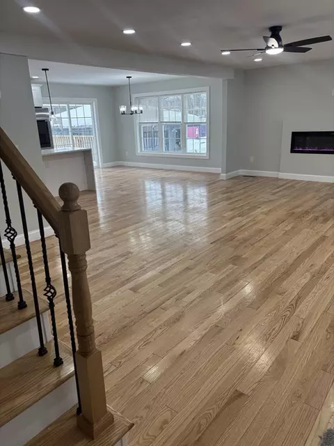 Living - 106 Almira, Springfield, MA 01119 photo 2 of 5