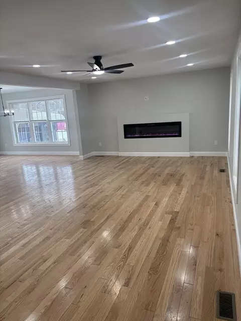 Living - 106 Almira, Springfield, MA 01119 photo 1 of 5