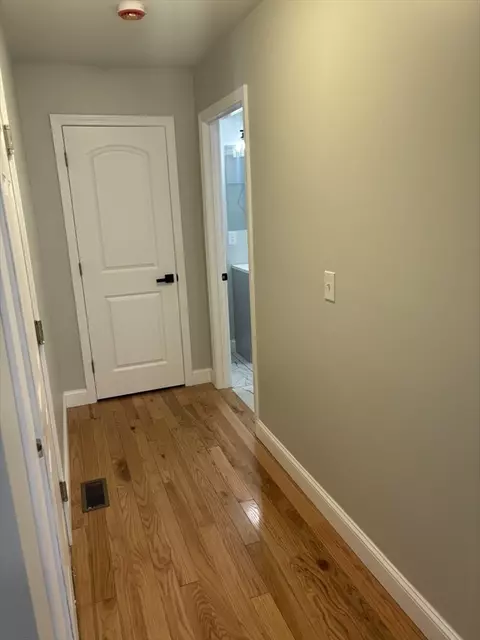 Entry Way - 106 Almira, Springfield, MA 01119 photo 4 of 4