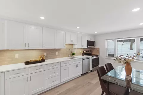 58 Aldrich Rd #A, Watertown, MA 02472