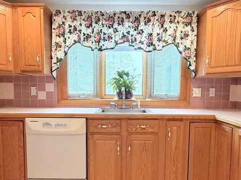 Kitchen - 22 Oakdale Rd, Canton, MA 02021 photo 3 of 6