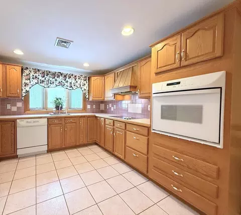 Kitchen - 22 Oakdale Rd, Canton, MA 02021 photo 1 of 6