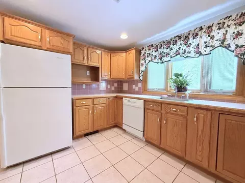 Kitchen - 22 Oakdale Rd, Canton, MA 02021 photo 4 of 6