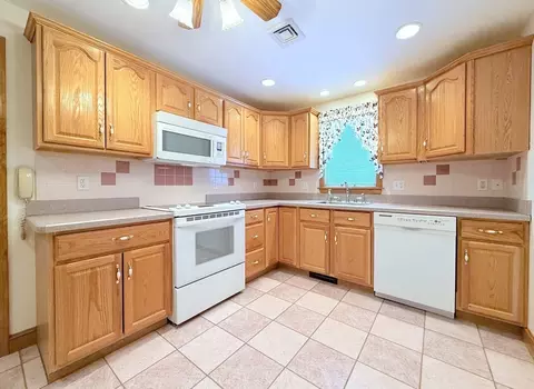 Kitchen - 22 Oakdale Rd, Canton, MA 02021 photo 6 of 6