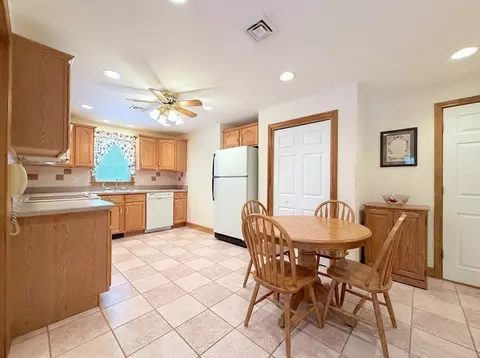 Kitchen - 22 Oakdale Rd, Canton, MA 02021 photo 5 of 6