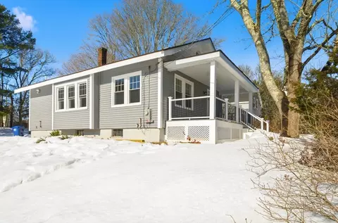 12 Oakdale St, Wareham, MA 02571