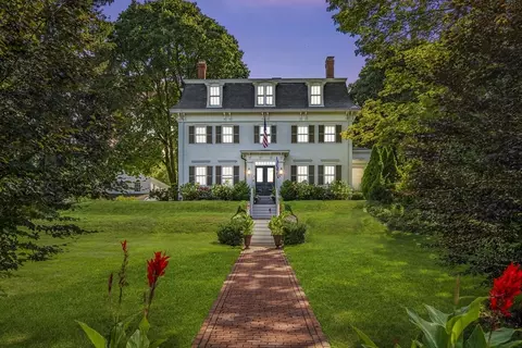 51 High St, Newburyport, MA 01950