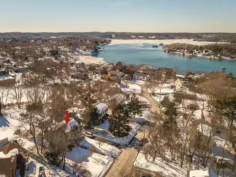 13 Honeysuckle Rd, Gloucester, MA 01930 photo 3