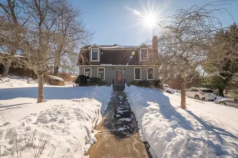13 Honeysuckle Rd, Gloucester, MA 01930 photo 2