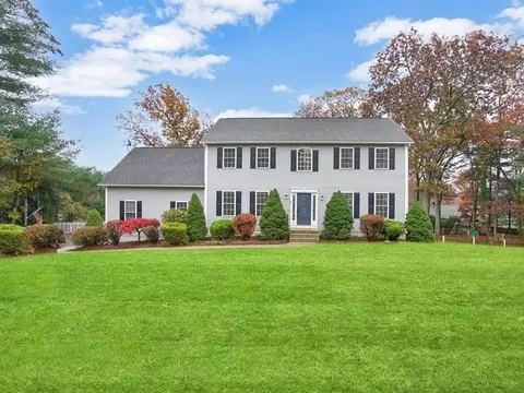4 Pioneer Dr, Palmer, MA 01069