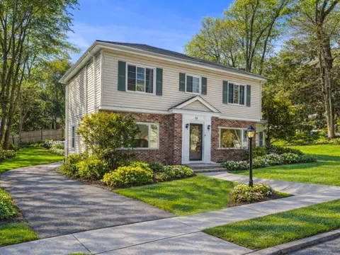 55 Bellingham Rd, Chestnut Hill, MA 02467