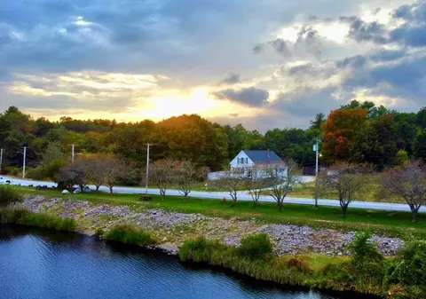 1232 Middleboro Ave, Taunton, MA 02718