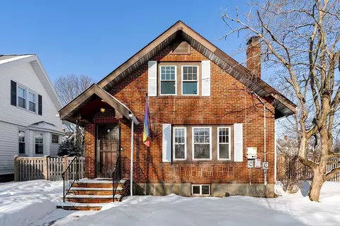 25 Moffat Rd, Quincy, MA 02169