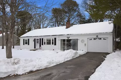 22 Johnson Ln, Yarmouth, MA 02673