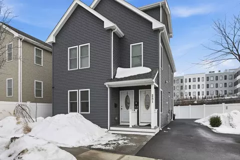 251 Arlington St #1, Chelsea, MA 02150