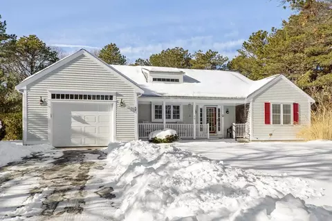 30 Grant Breen Dr, Mashpee, MA 02649