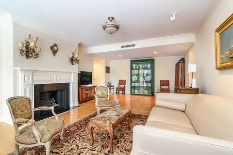 85 Grove St #306, Wellesley, MA 02482