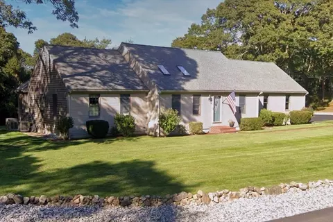 9 Split Rock Rd, Dennis, MA 02638