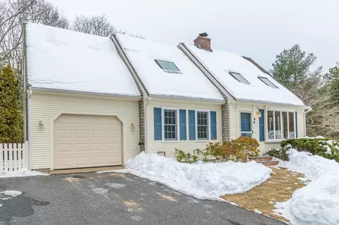 36 Moon Compass Ln, Sandwich, MA 02563