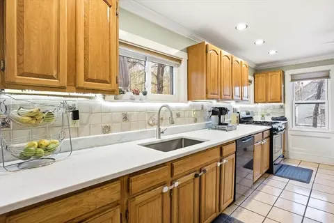 16 Worcester Rd, Townsend, MA 01469 photo 5