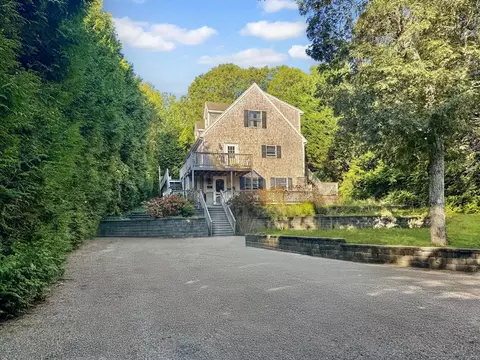 22 Old Lighthouse Rd, Tisbury, MA 02568